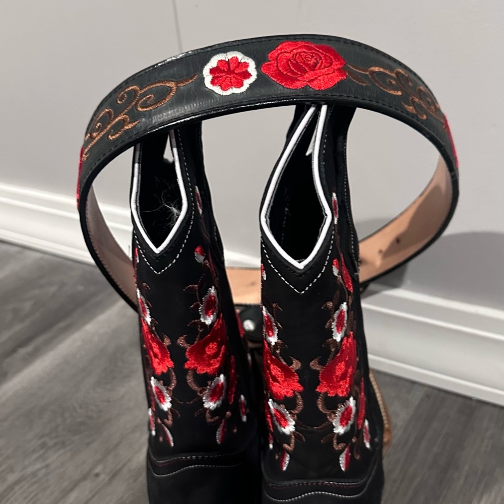 Black and Red Vaquero Boots and Belt